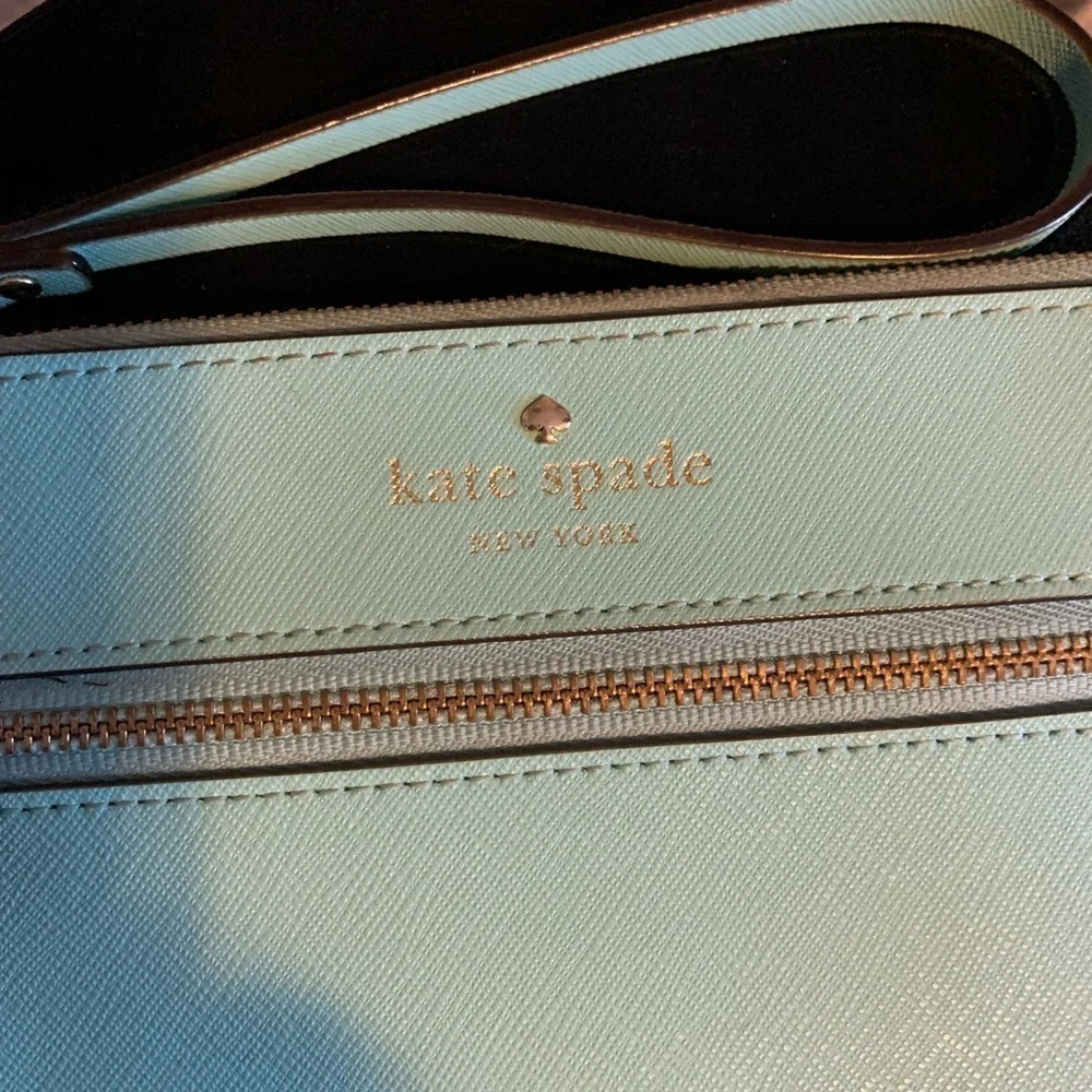 Kate Spade Mikas Pond Bee Wristlet Mint Mojito Green.